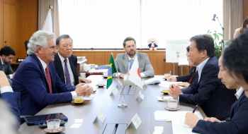 Caiado atrai interesse do Japão e abre portas para investimentos em terras raras